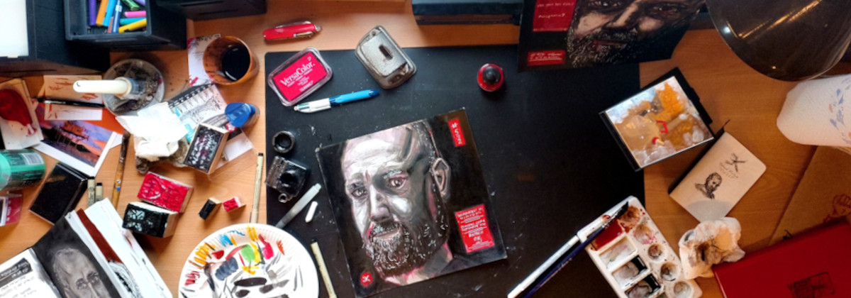 In het atelier van Edward Kobus: Bureau met werk